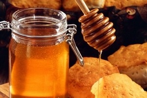 Crolla produzione miele, il made in Italy sprofonda a -70%. Allarme apicoltori