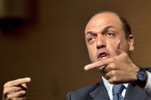 Berlusconi “molla” Parisi: “Niente divisioni né fughe in avanti”. E Alfano rilancia aggregazione dei popolari