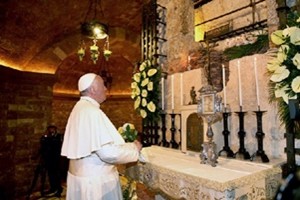 Il Papa ad Assisi 30: "Solo la pace è santa, non la guerra"