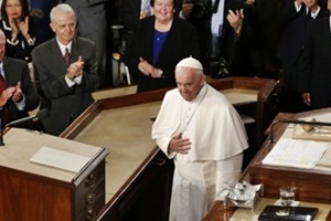 Il Papa ricorda padre Jacques, satanico uccidere in nome di Dio
