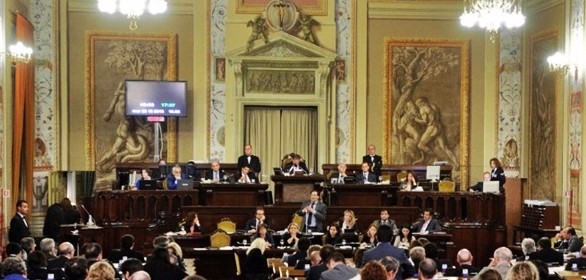 Sicilia, la politica scherza col fuoco: all'Ars manca ancora il numero legale, manovrina rinviata a martedì