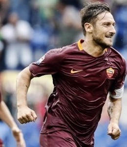 Serie A calcio, colpo Udinese: Milan ko in casa 1-0. Totti rilancia la Roma