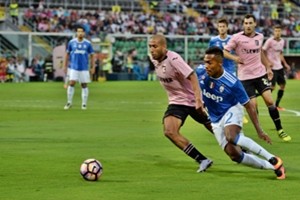 Calcio: la Juve passa a Palermo, decide autorete di Goldaniga