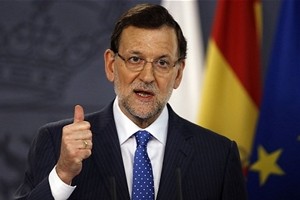 Spagna evita nuove elezioni con via libera dei socialisti a Rajoy