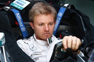 F1 Gp Giappone, Rosberg beffa Hamilton per pole. Bene le Ferrari