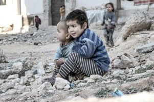 Scambia una bomba per un giocattolo, morta in Siria una bimba di 4 anni