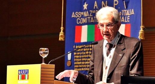 Referendum, partigiani italiani confermano No: Renzi e Napolitano poco credibili. Anche Grillo pronto a scendere in piazza per il No