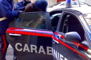 Roma, spacciavano droga a minori e picchiavano chi non pagava