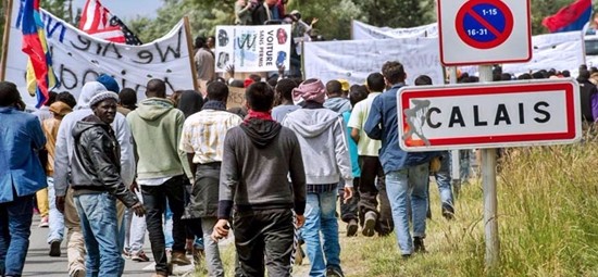 Interprete giornalista stuprata da migranti nella Giungla di Calais, magistratura dice sì a smantellamento "Giungla"