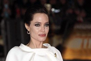 Angelina Jolie si trasferisce ad Hidden Hills e riduce l'affitto