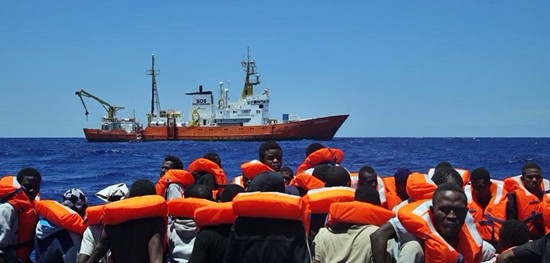 Attacco armato a barcone di migranti a largo Libia, finora 4 morti e 15 feriti