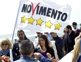 militanti-e-simpatizzanti-del-m5s-con-virginia-raggi-a-ostia