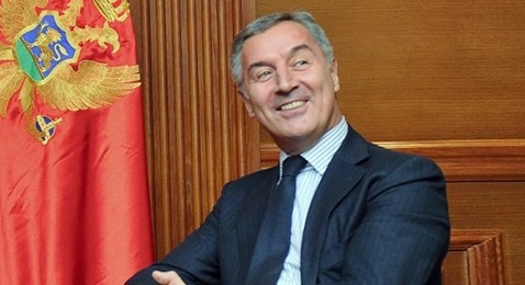 Montenegro, partito premier Djukanovic vince elezioni segnate da “complotto”