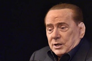 Malore in aereo, giallo sulla salute di Berlusconi: dimesso ma rimane a New York