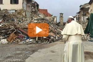 Papa Francesco a Amatrice, visita a sorpresa ai terremotati: "Non sono venuto prima per non creare problemi"