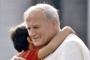 Il Papa ricorda Giovanni Paolo II: "'Non abbiate paura! Aprite, anzi, spalancate le porte a Cristo'"