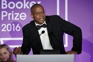 Libri, l’americano Paul Beatty vince il “Man Booker Prize”