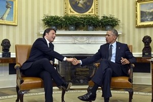 Renzi soddisfatto nello Studio Ovale con Obama
