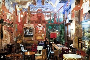 La movida di Budapest nei Ruin Pub, i pub in rovina