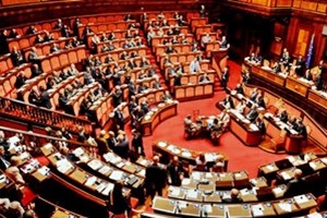 Legge elettorale da approvare per decreto? Carta non ne parla ma legge dice no