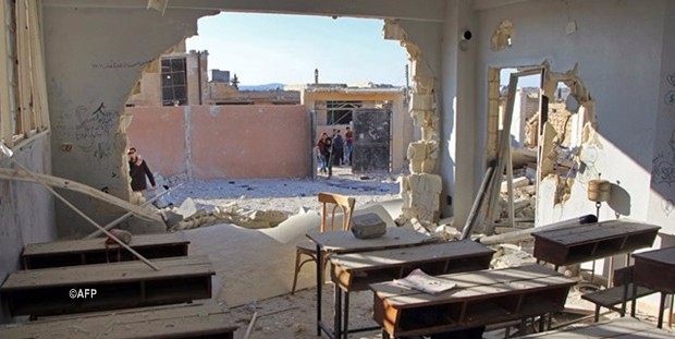 Raid aereo su scuola di Idlib, morti 22 bambini e 6 insegnati. Uccisi alcuni miliziani