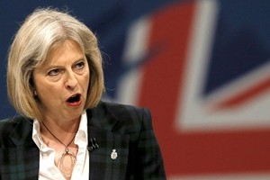 May annuncia: "Brexit al via nel 2017, abrogheremo leggi Ue"