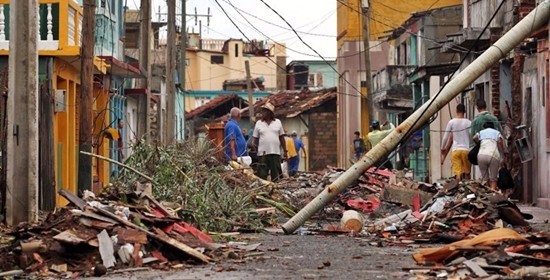 Haiti devastata dall'uragano Matthew, almeno 842 morti. Obama: "Possiamo sostituire le case ma non le vite"