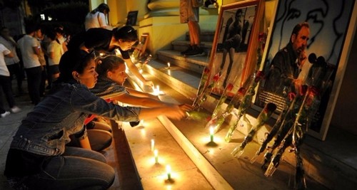 I cubani verso l'addio a Fidel, omaggio alle ceneri il primo tributo al Comandante