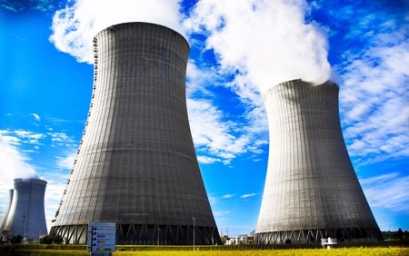 Energia nucleare a rischio, fermati 12 reattori. La Francia senza elettricità