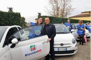 Referendum, Berlusconi battezza 'tour delle 500'. Centrodestra si riunisce per il NO