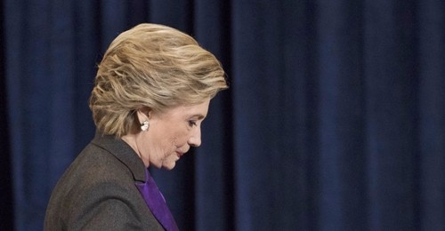 Presidenziali, Clinton accusa l'Fbi per la sconfitta. Sanders travolge il partito democratico