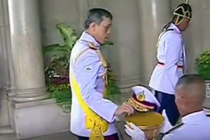 Thailandia, il parlamento chiede al principe di diventare re