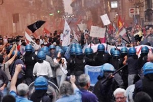 Leopolda, scontri a Firenze al corteo anti-Renzi. I manifestanti: “In Italia c’è problema democrazia”