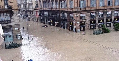 Esondano i fiumi, maltempo in Piemonte e Liguria. Un sindaco: “E’ peggio del 1994”