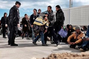Sindaco del Beneventano esplode: “Basta migranti”. E chiude (e poi riapre) una strada