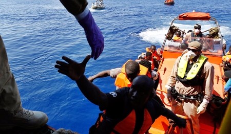 Due naufragi davanti coste libiche: morti nove migranti, 114 salvati e decine di dispersi