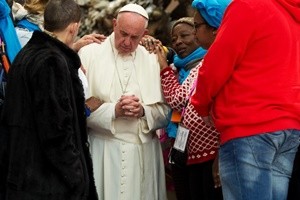 Papa visita a Roma famiglie di ex preti