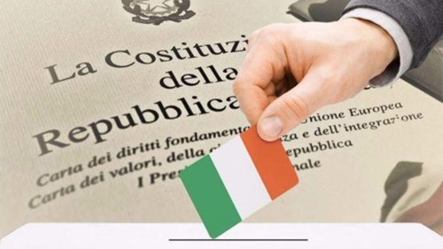 Lettere sul referendum, partono le denunce del No. Salvini: "O paga Renzi o paga Alfano"