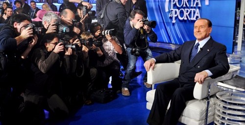Berlusconi evoca dittatura: Mediaset voterà Sì? Paura di ritorsioni dal governo