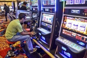 Giro di vite per i giocatori, dal primo gennaio 2018 eliminate 130 mila slot machine da bar e tabacchi