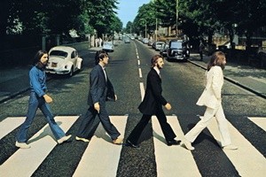 All'asta a Parigi quindicimila dischi dei Beatles