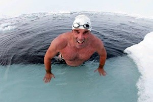 La nuova impresa di Lewis Pugh: nuota a zero gradi in Antartide