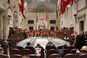 In Campidoglio lo stadio tiene banco, Raggi: no a nuove colate di cemento. Malumori nel M5s