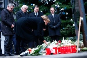 Strage Berlino, continua l'omaggio alle vittime
