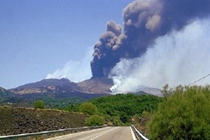 Riapre aeroporto Fontanarossa ma l’Etna fa ancora paura