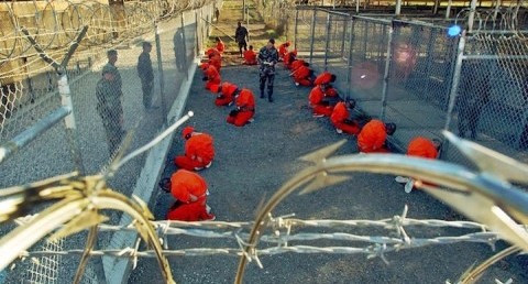 Obama trasferirà 18 detenuti di Guantanamo, uno accolto in Italia. Trump non chiuderà carcere