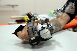 Primi risultati, robot ridà capacità di presa a persone quadriplegiche