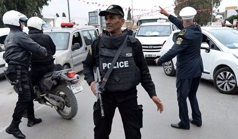 Tunisi, arrestati 3 membri di "una cellula terrorista legata a Anis Amri". E Parigi indaga su itinerario del tunisino in Francia