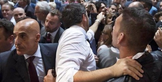 Renzi contestato a Palermo. Scontri tra studenti e forze dell'ordine: "Via Renzi dalla Sicilia"