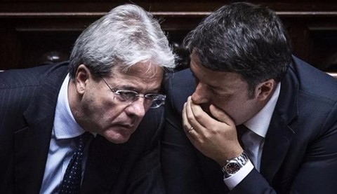 Consultazioni parallele: partiti al Quirinale, ministri a Palazzo Chigi. Renzi-bis o Gentiloni?